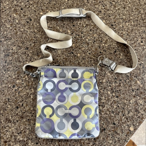 Coach crossbody - Picture 2 of 3